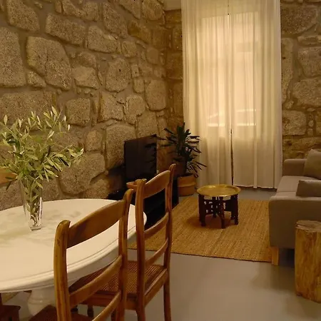 Casa Da Guidinha - 1930s W/ Private Backyard