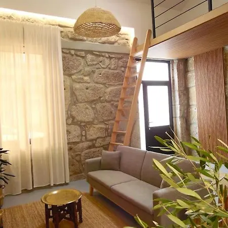 Casa Da Guidinha - 1930s W/ Private Backyard * Recarei